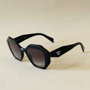 Prada Solar Preto.